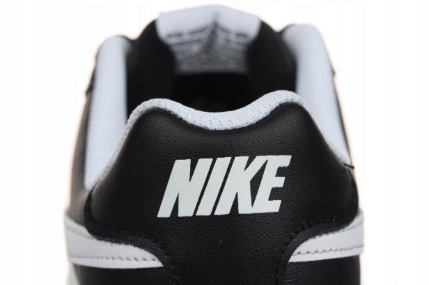 Nike Court Royale 749747 010- Szczegół z tyłu