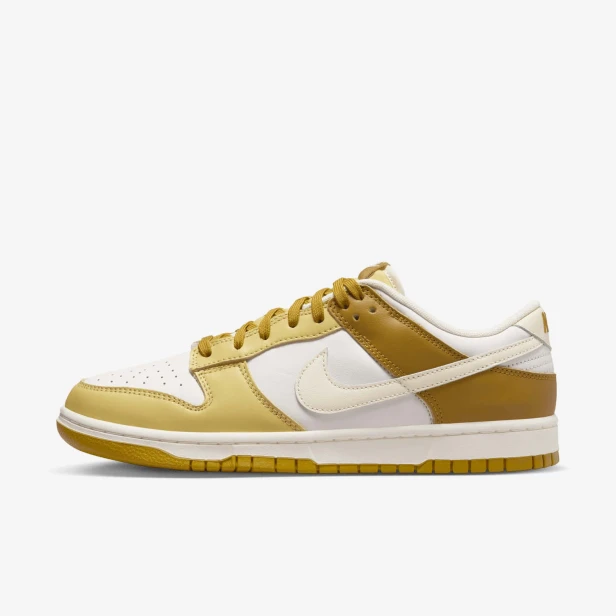 Nike Dunk Low Retro FZ4042 716-but skierowany w lewo