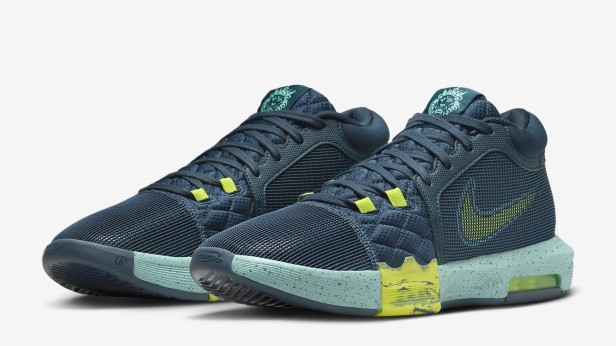 Nike Lebron Witness Viii Fb2239 402-buty widok z boku