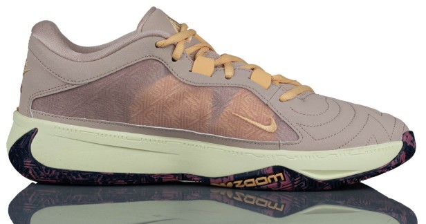 Nike Zoom Freak 5 Dx4985 200-but skierowany w prawo