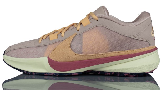 Nike Zoom Freak 5 Dx4985 200-but skierowany w lewo