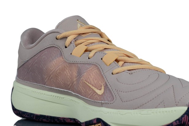 Nike Zoom Freak 5 Dx4985 200-but zbliżenie z boku