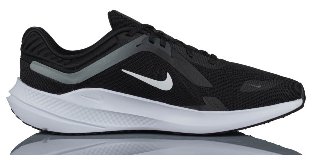 Nike Quest 5 Dd0204 001-but skierowany w prawo