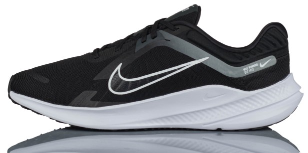 Nike Quest 5 Dd0204 001-but skierowany w lewo