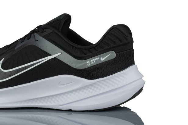 Nike Quest 5 Dd0204 001-but widok z boku