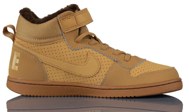 Nike Court Borough Mid Wtr Psv-but skierowany w prawo