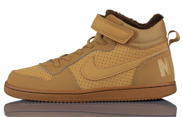 Nike Court Borough Mid Wtr Psv-but skierowany w lewo