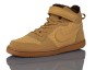 Nike Court Borough Mid Wtr Psv-but skierowany w lewo