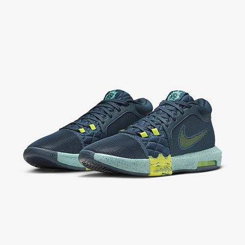 Nike Lebron Witness Viii Fb2239 402-buty widok z boku