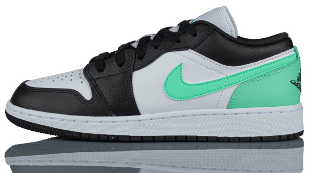 Nike Air Jordan 1 Buty Młodzieżowe  Niskie  553560 131-but skierowany w lewo