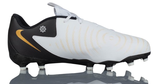Nike Jr Phantom Gx Ii Academy Fg/mg Fd6722 100-but skierowany w prawo