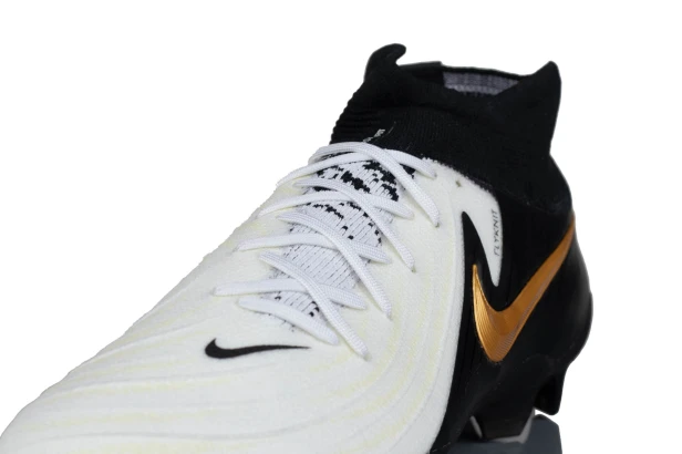 Nike Phantom Luna Ii Pro Fg Fj2575 100-but zbliżenie przód
