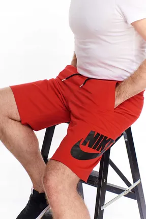 Nike Spodenki Męskie Sportowe Sportwear At5267 659-zdjęcie na modelu