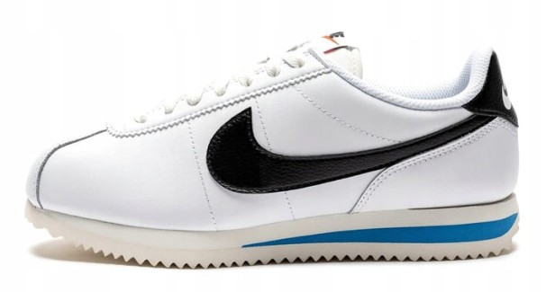 Nike W Cortez Dn1791 100-but skierowany w lewo