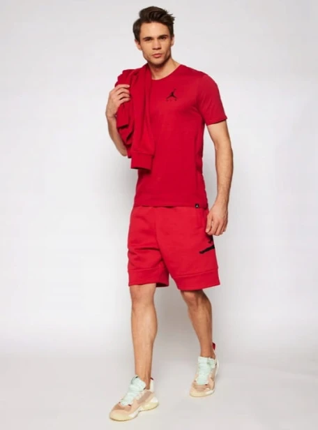 Nike Mj Jumpman Air Embroidered Tee Ah5296 687-koszulka widok na modelu
