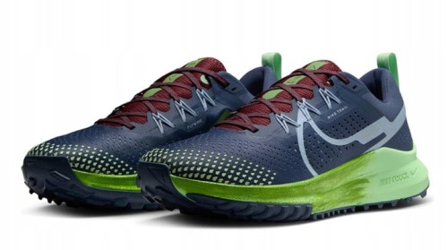 Nike W React Pegasus Trail 4-buty widok z boku