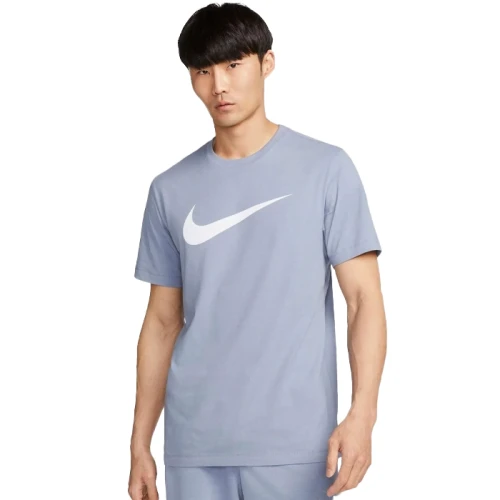 Nike M Nsw Good Chest Swoosh Dx1983 548-koszulka widok na modelu
