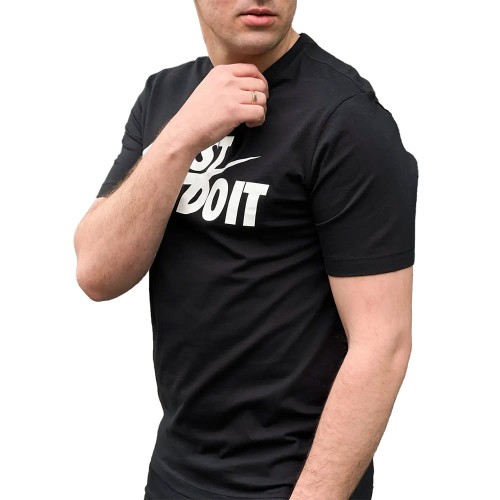 Nike M Nsw Tee New Just Do It Swoosh Dx1989 010-koszulka widok na modelu bok