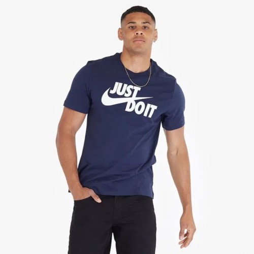 Nike M Nsw Tee New Just Do It Swoosh Dx1989 411-koszulka widok na modelu
