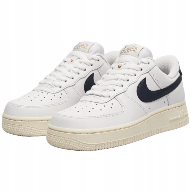 Nike W Air Force 1 '07 Flyease Hj9122 100-buty widok z boku