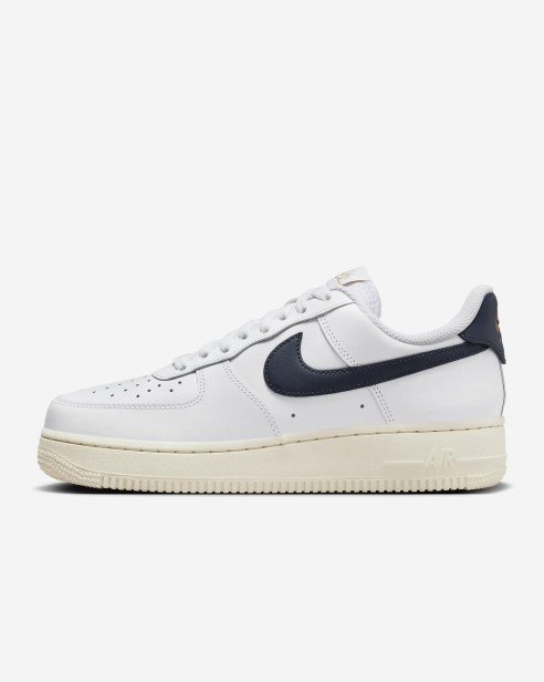 Nike W Air Force 1 '07 Flyease Hj9122 100-but skierowany w lewo