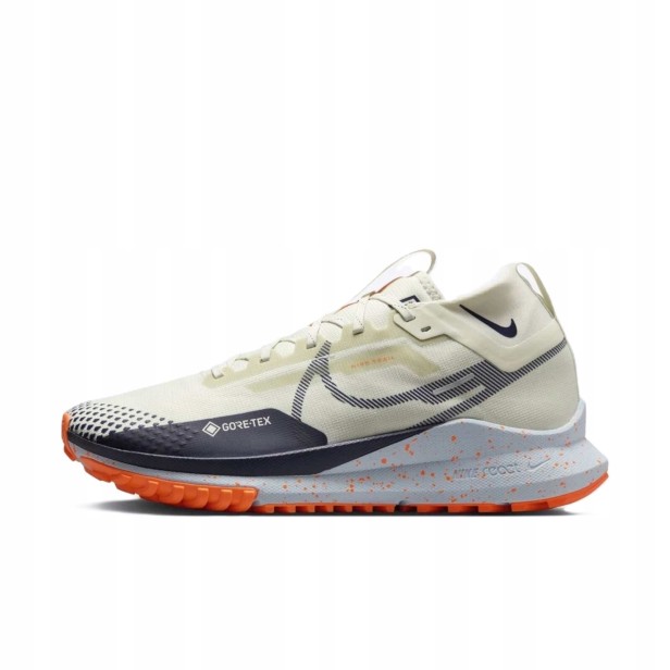 Nike Pegasus Trail 4 Gtx V2 Hm9728 001-but skierowany w lewo