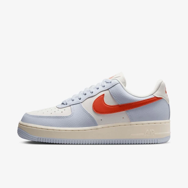 Nike Wmns Air Force 1 '07 Hv0843 085-but skierowany w lewo