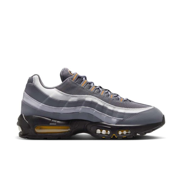 Nike Air Max 95 Hv6062 002-but skierowany w prawo