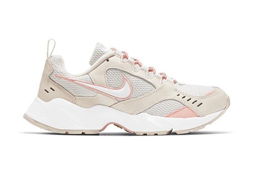 Nike Wmns Air Heights Ci0603 107-but skierowany w prawo