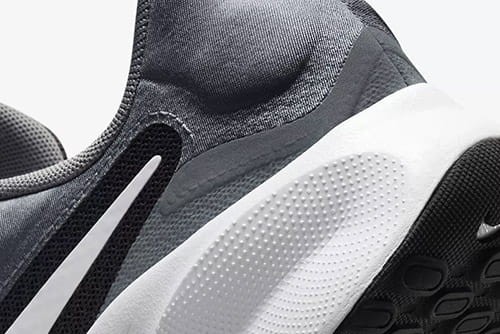 Nike Revolution 7 Fb2207 007-but zbliżenie z tyłu