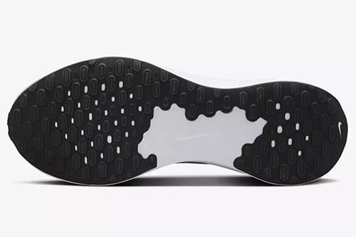 Nike Revolution 7 Fb2207 007-but widok podeszwy
