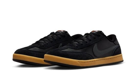 Nike Sb Fc Classic 909096 008-buty widok z boku