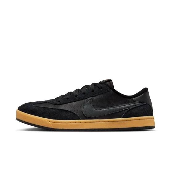 Nike Sb Fc Classic 909096 008-but skierowany w lewo