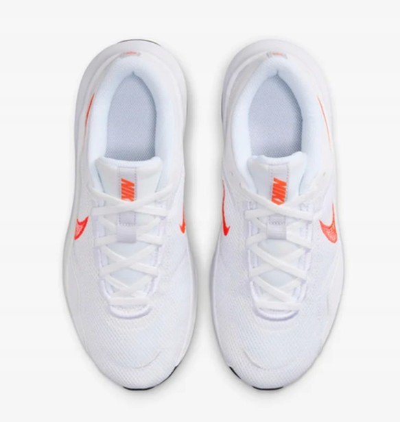 Nike W Legend Essential 3 Nn Dm1119 102-buty widok z góry