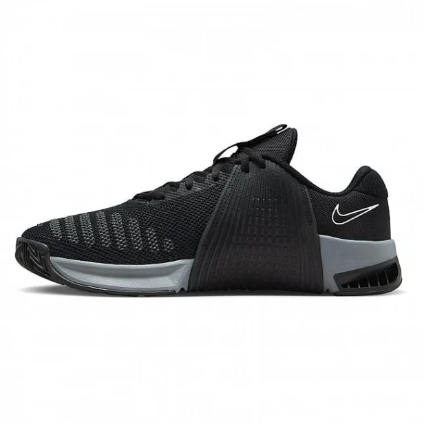 Nike Metcon 9 Dz2617 001-but skierowany w lewo