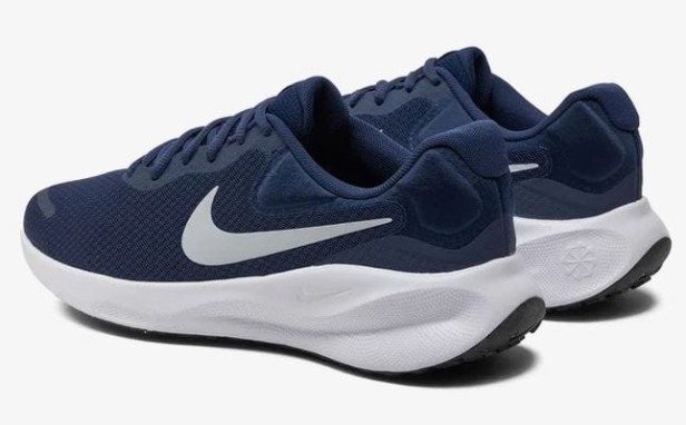 Nike Revolution 7 Fb2207 400-buty widok od tyłu