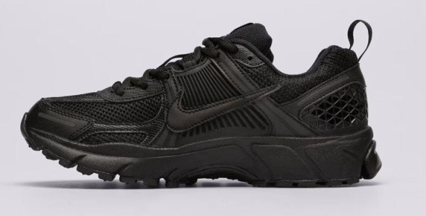 Nike Vomero 5 (Gs) Hf6998 001-but skierowany w lewo