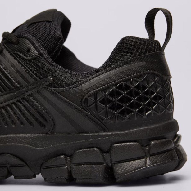 Nike Vomero 5 (Gs) Hf6998 001-but zbliżenie od tyłu