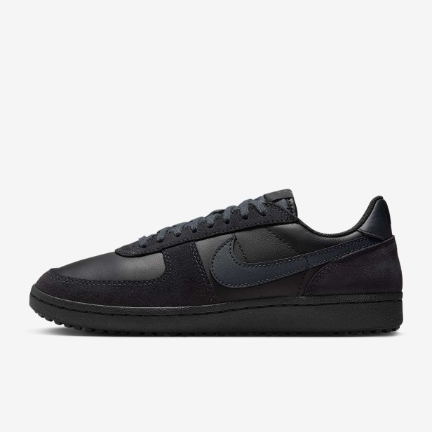 Nike Field General Hv8568 001-but skierowany w lewo