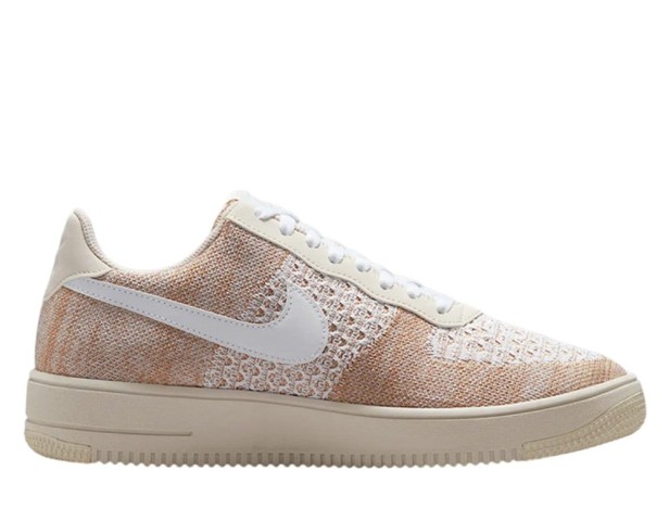 Nike Air Force 1 Flyknit 2.0 Ib7675 001-but skierowany w prawo