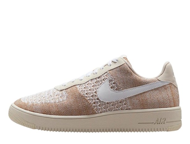 Nike Air Force 1 Flyknit 2.0 Ib7675 001-but skierowany w lewo