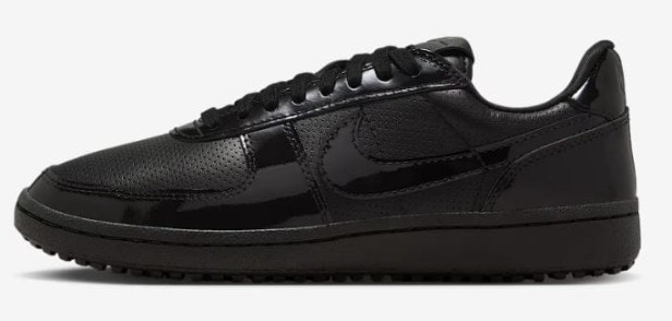 Nike W Field General Ib7706 001-but skierowany w lewo