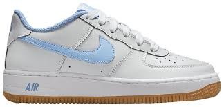 NIKE AIR FORCE 1 LV8 3 (GS) IB8845 002-but skierowany w prawo