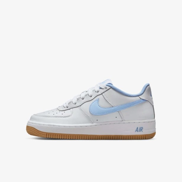 NIKE AIR FORCE 1 LV8 3 (GS) IB8845 002-but skierowany w lewo