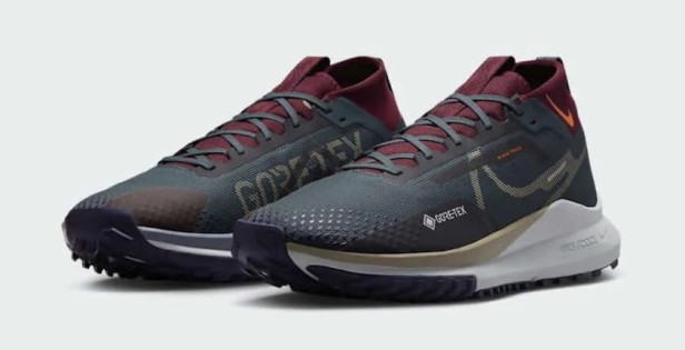 Nike react pegasus trail 4 gtx v2 hm9728 300-buty ustawione na lewo