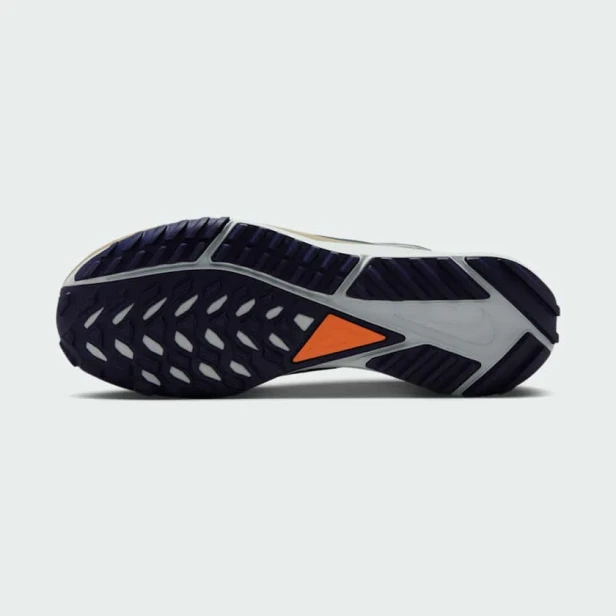 Nike react pegasus trail 4 gtx v2 hm9728 300-but widok od podeszwy