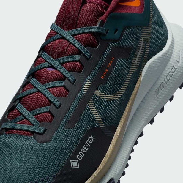 Nike react pegasus trail 4 gtx v2 hm9728 300-but zbliżenie z przodu