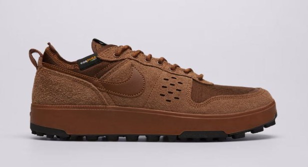 NIKE C1TY PRM HJ4316 202-but ustawiony w prawo