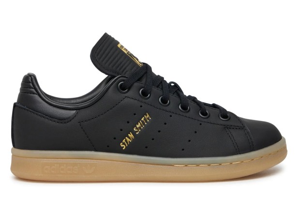 ADIDAS STAN SMITH J II0009-but ustawiony w prawo