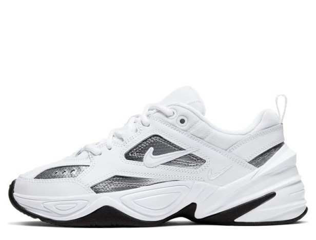 NIKE W M2K TEKNO ESS CJ9583 100-but ustawiony w lewo